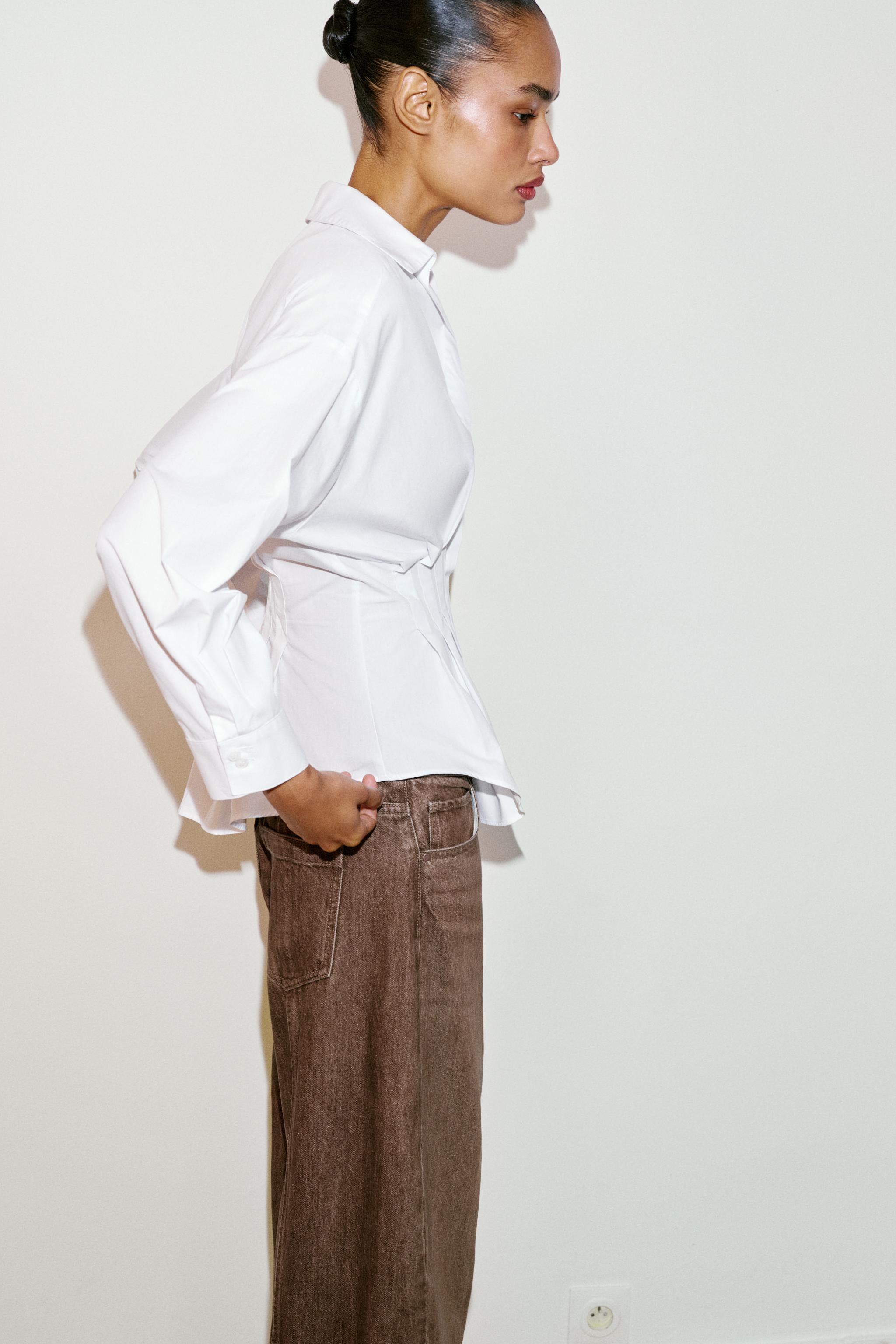 CHEMISE À RAYURES ET PLIS